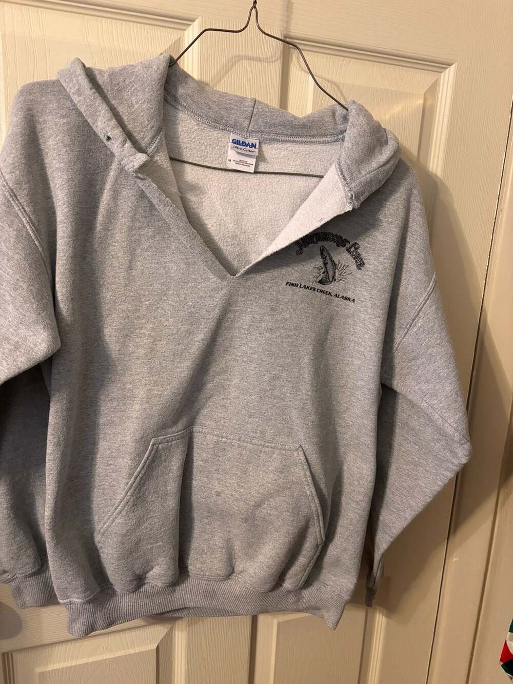Gildan Ultra Cotton Northwoods Lodge Fish Lakes Creek Alaska V-Neck Hoodie